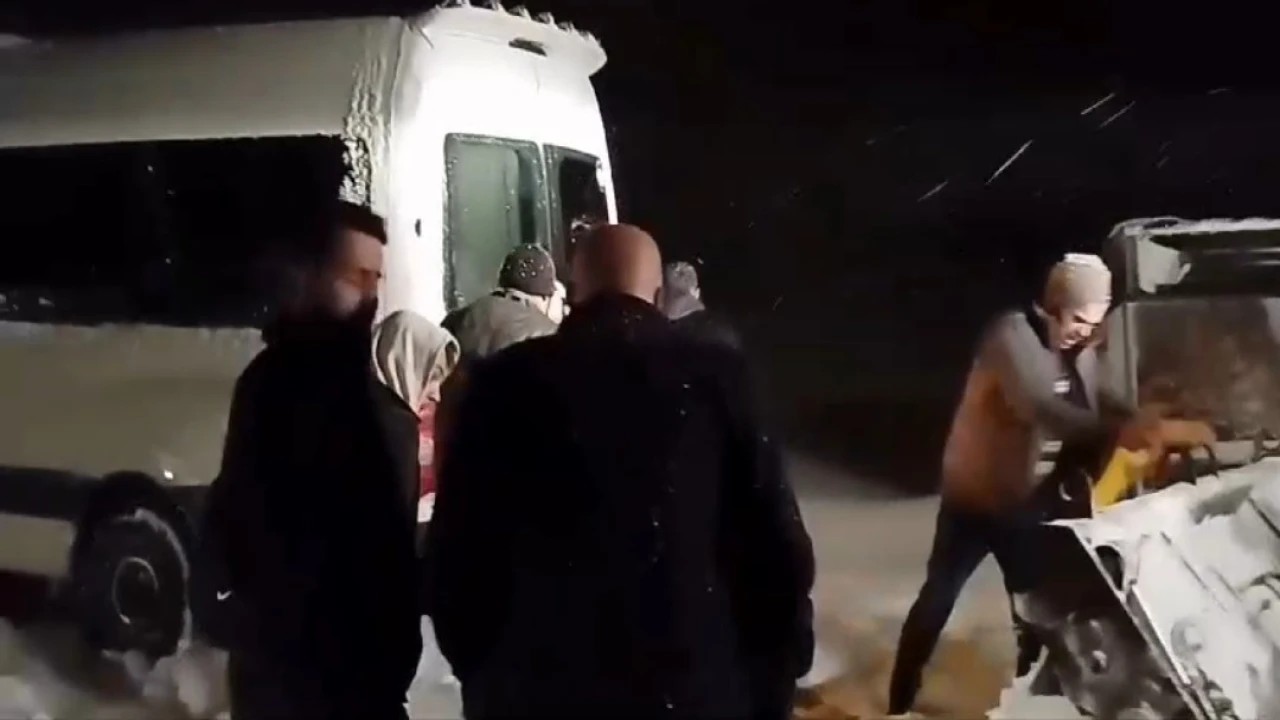 Kahramanmaraşta karda mahsur kalan 10 öğretmen kurtarıldı