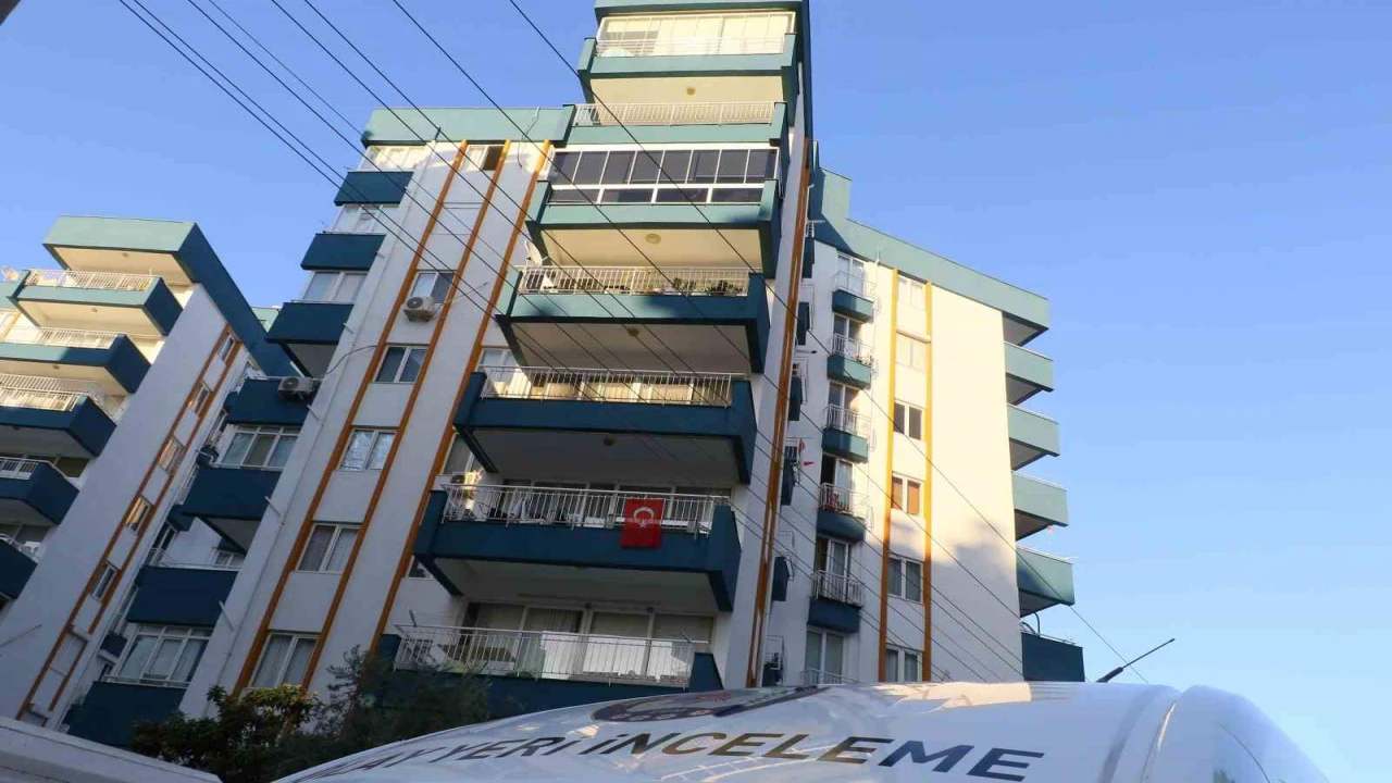 Kapı ve camları bantlayan 3 kardeş, oda içerisinde kömür yakarak hayatlarına son verdi