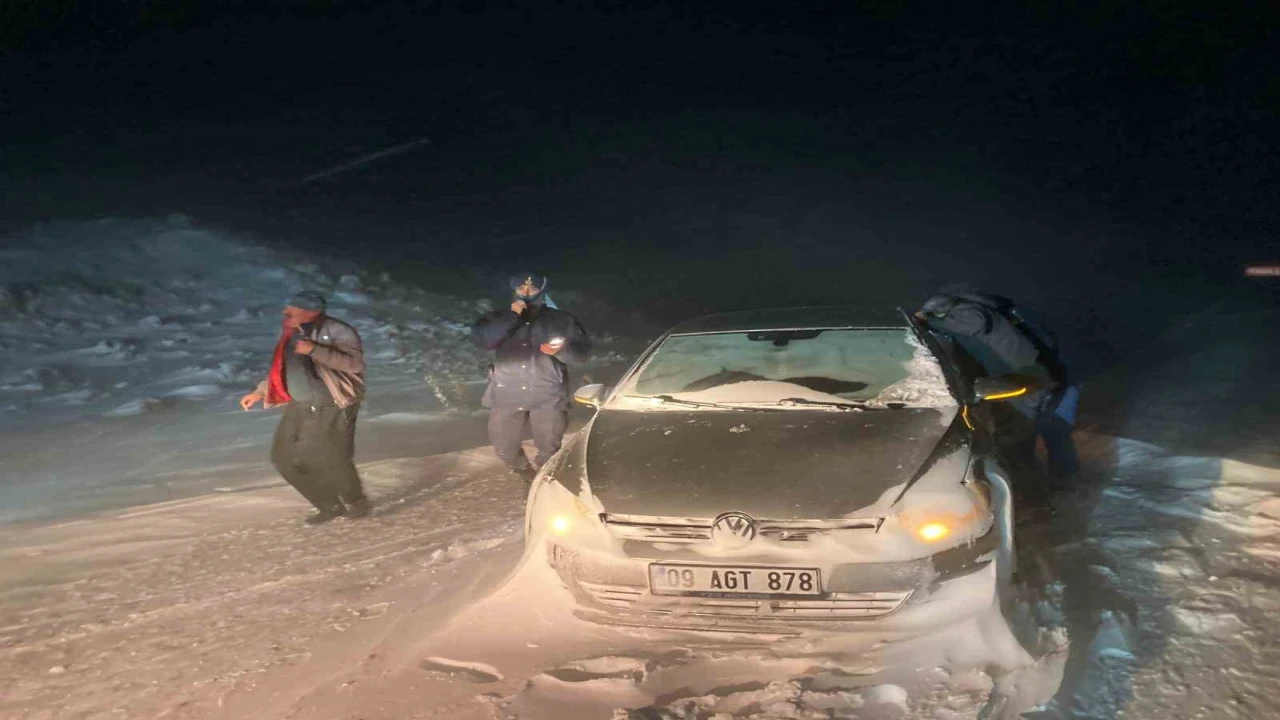 Mersinde tipi nedeniyle mahsur kalan 4 kişi kurtarıldı