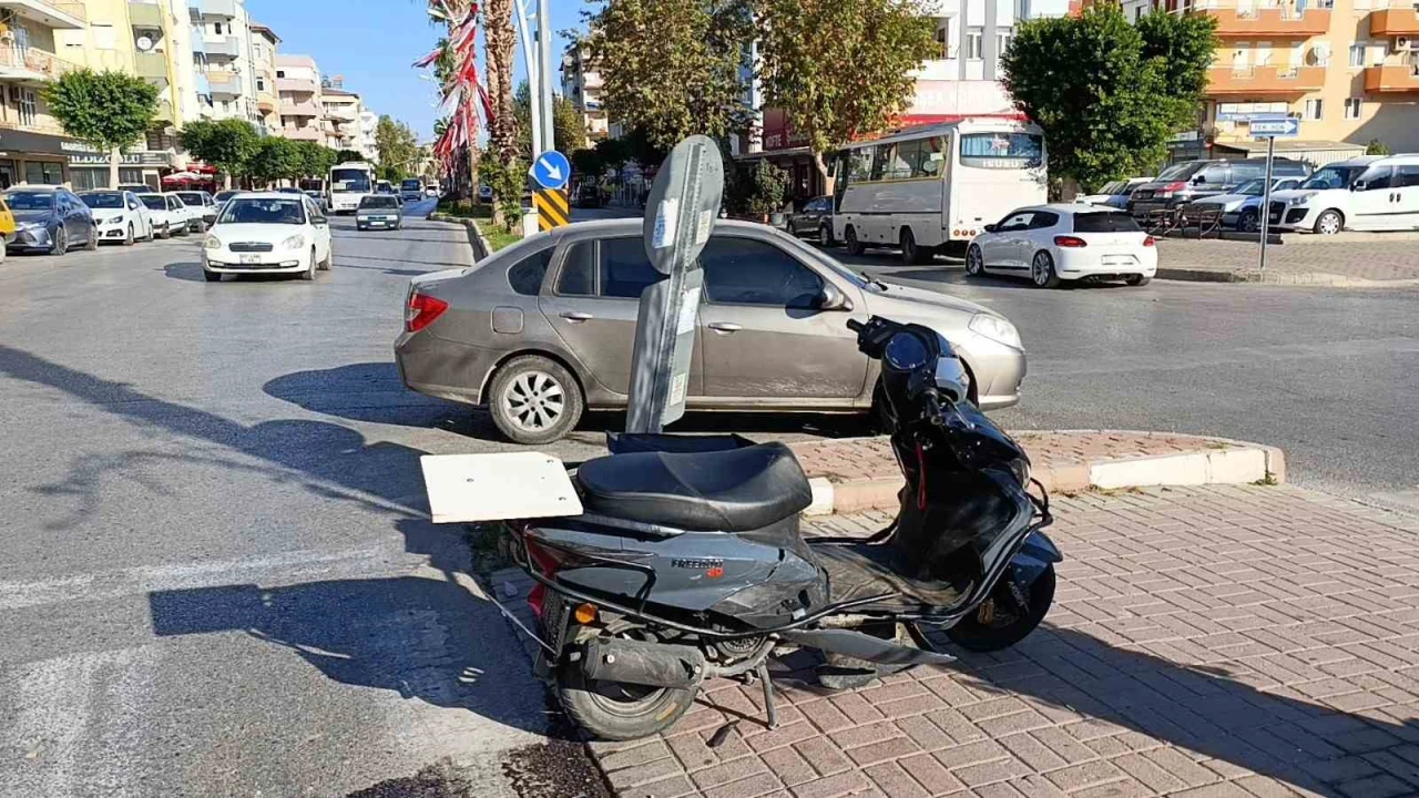 Motosiklet otomobille çarpıştı: 1 yaralı