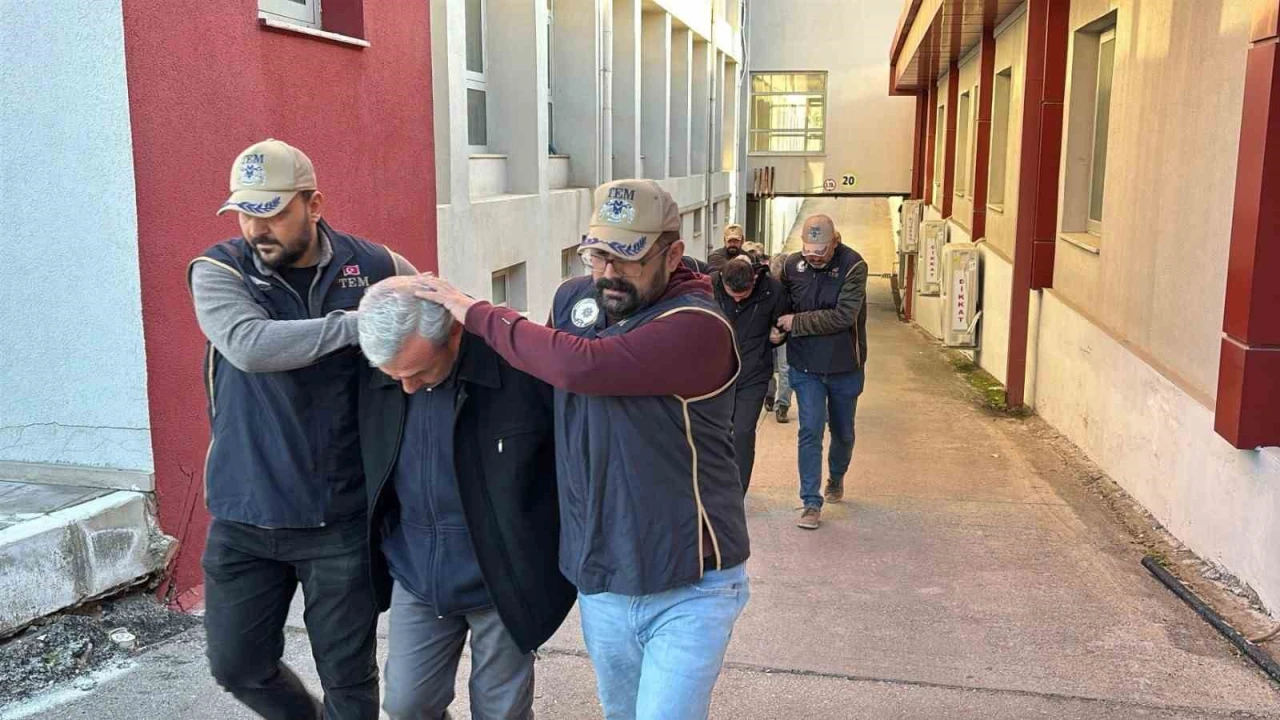 Adanada aralarında FETÖ il sorumlusunun da olduğu 8 şüpheli tutuklandı