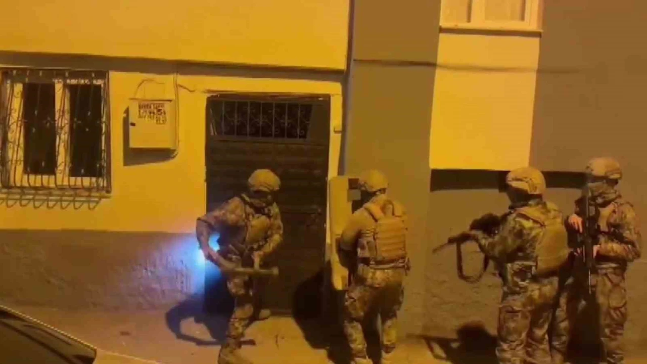 Adanada silah ve mühimmat ticareti yapan şebeke çökertildi: 45 şüpheliden 15i tutuklandı, 54 ruhsatsız silah ile 803 mermi ele geçirildi