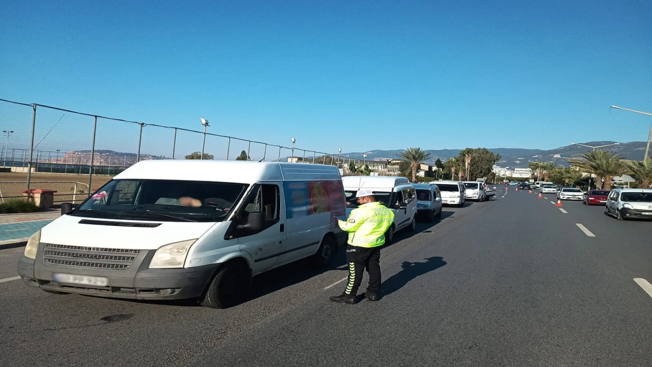 Antalyada trafik denetimlerinde 41 bin sürücü denetlendi 17 bin ceza kesildi