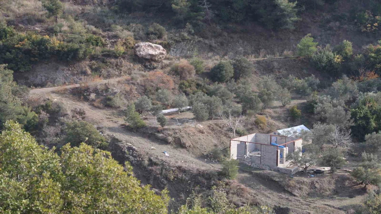 Depremzede vatandaşları korkutan patlamalar kamerada