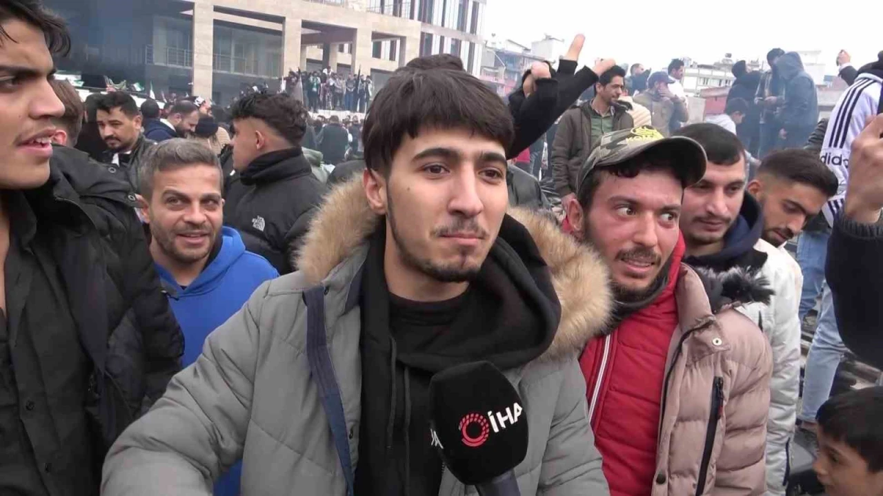 Esad ülkeyi terk etti Adanadaki Suriyeliler kutlama yaptı