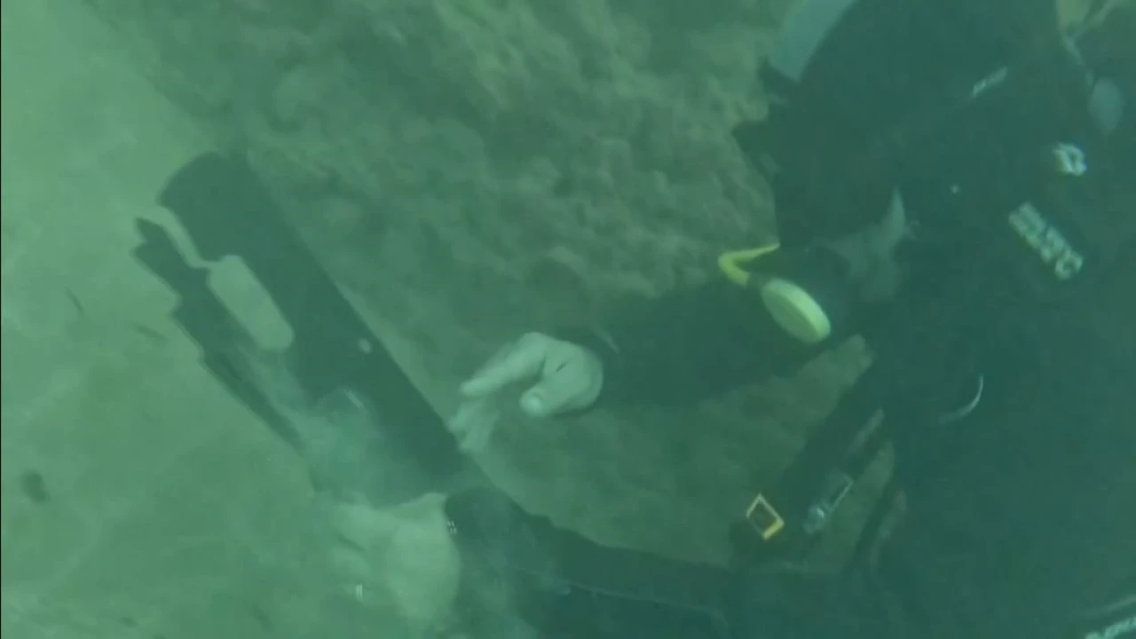 Falezlerden düşen araç ve genç için yapılan arama çalışmalarının su altı görüntüleri ortaya çıktı