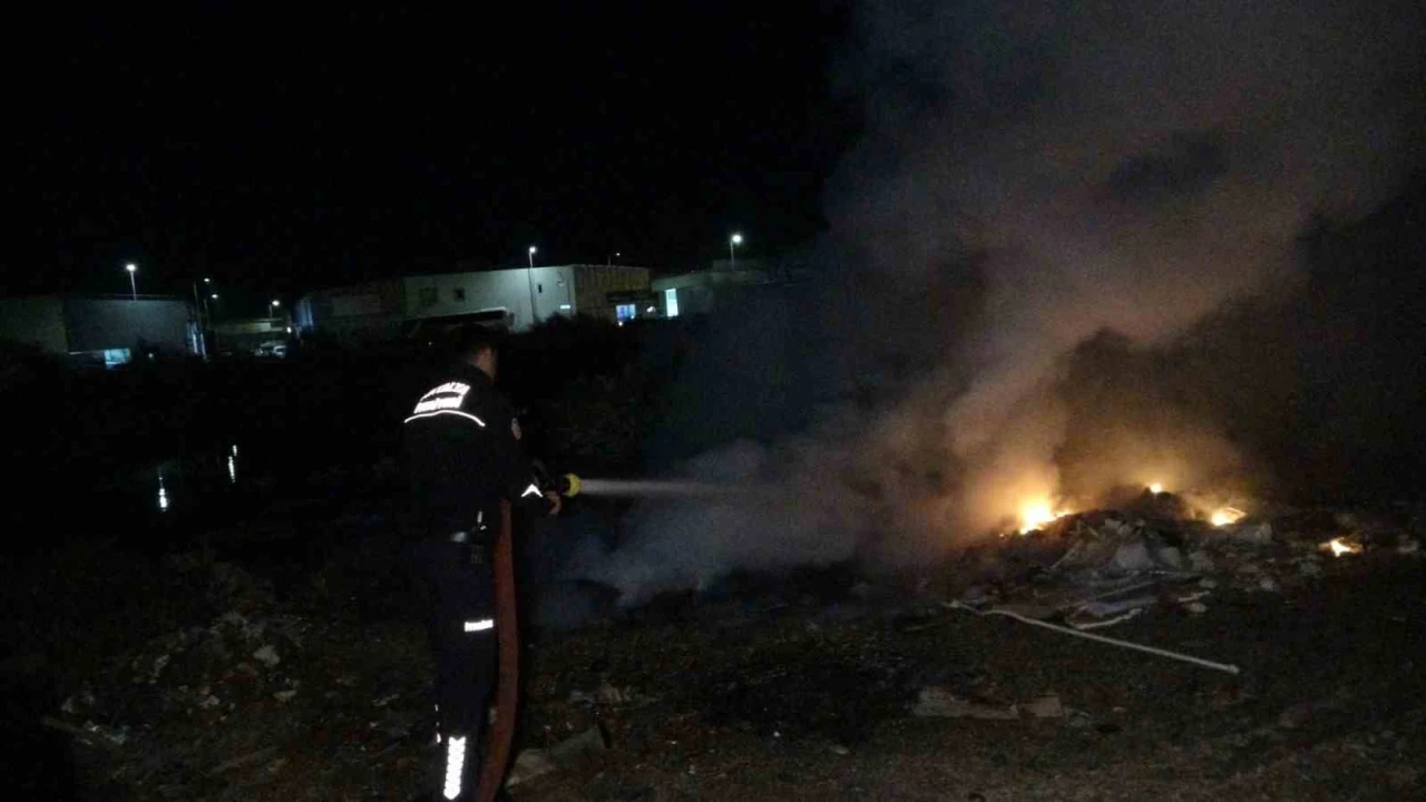 Hurda lastik yangını D-400 Karayolunda trafiği aksattı