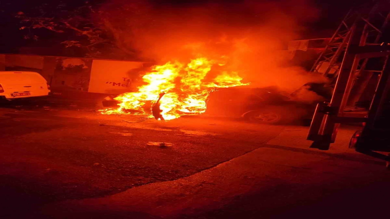 Kahramanmaraşta otomobil yangını