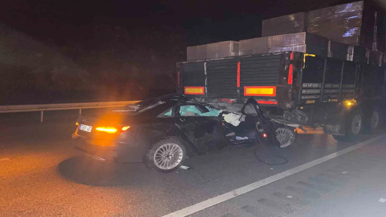 Kontrolden çıkan araç tırın altına girdi: 1i ağır 2 yaralı