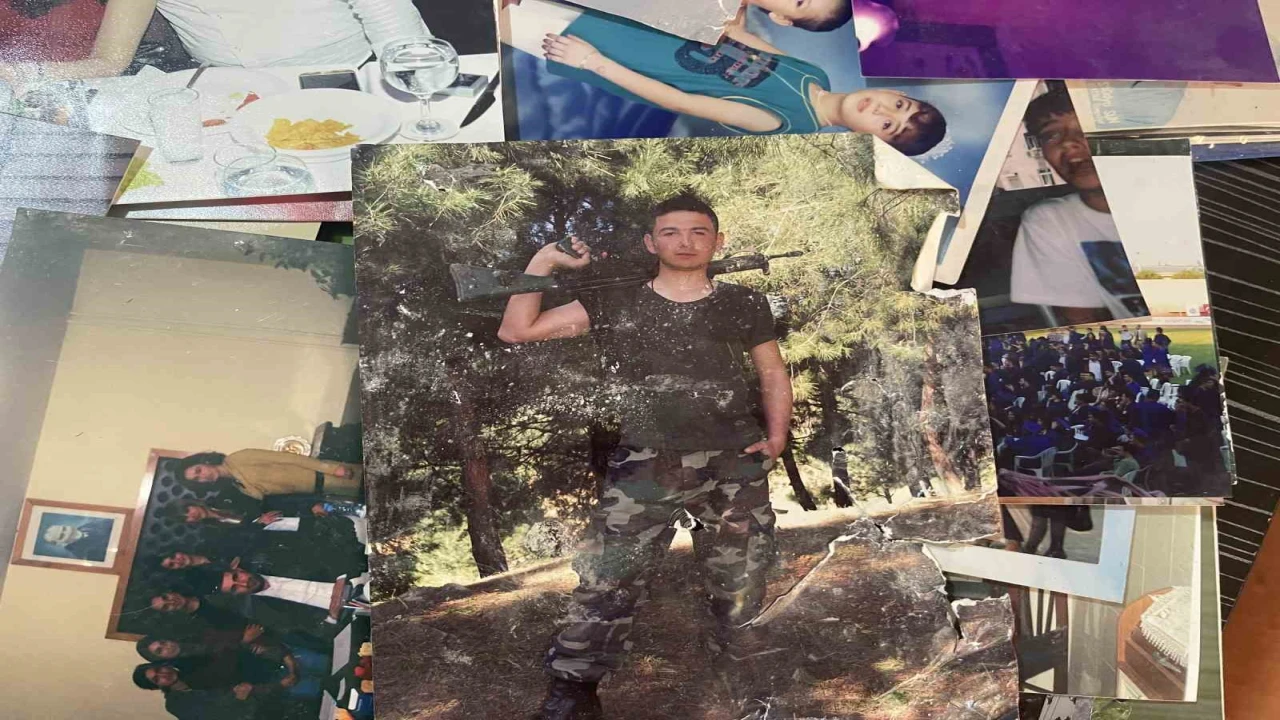 Mahalle muhtarı enkazdan çıkan hatıraların sahiplerini arıyor