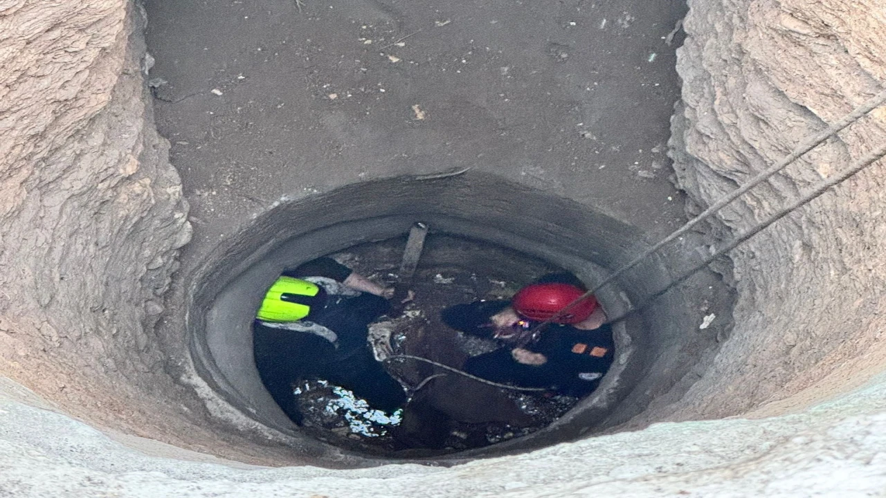 Mersinde 12 metre derinlikteki su kuyusuna düşen şahsı itfaiye kurtardı