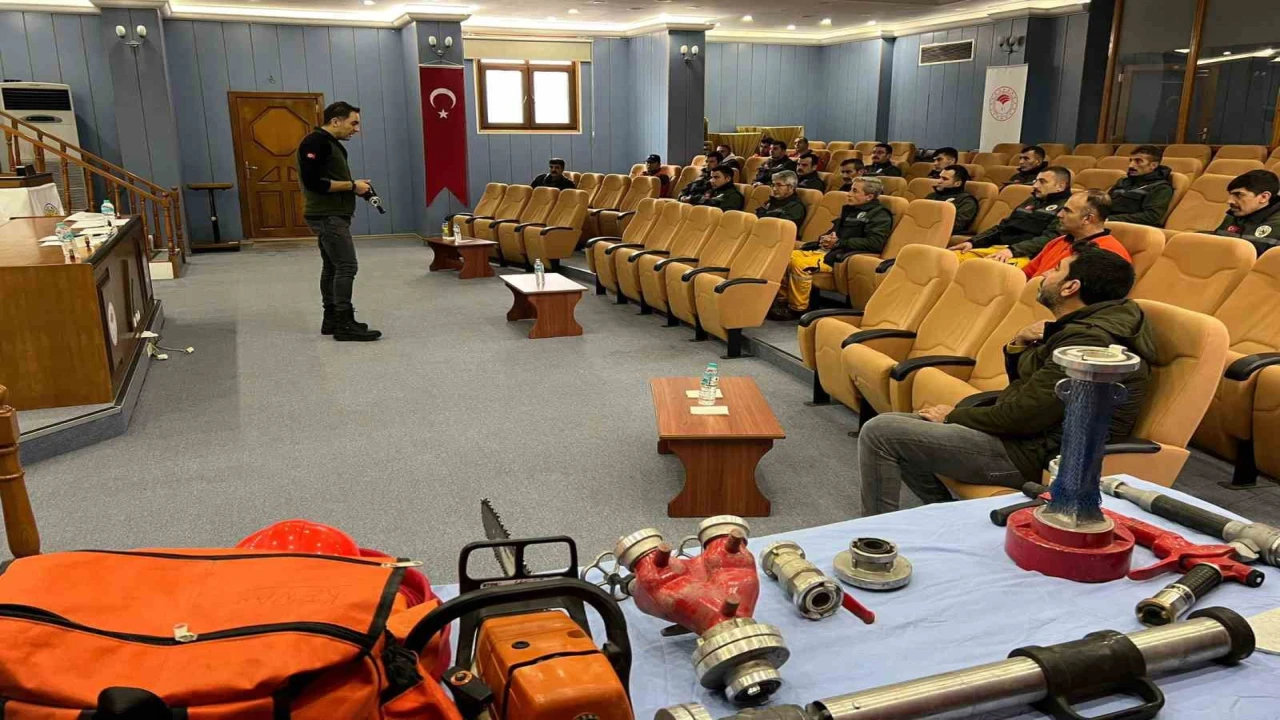 Mersinde yangın gönüllülerine eğitim verildi