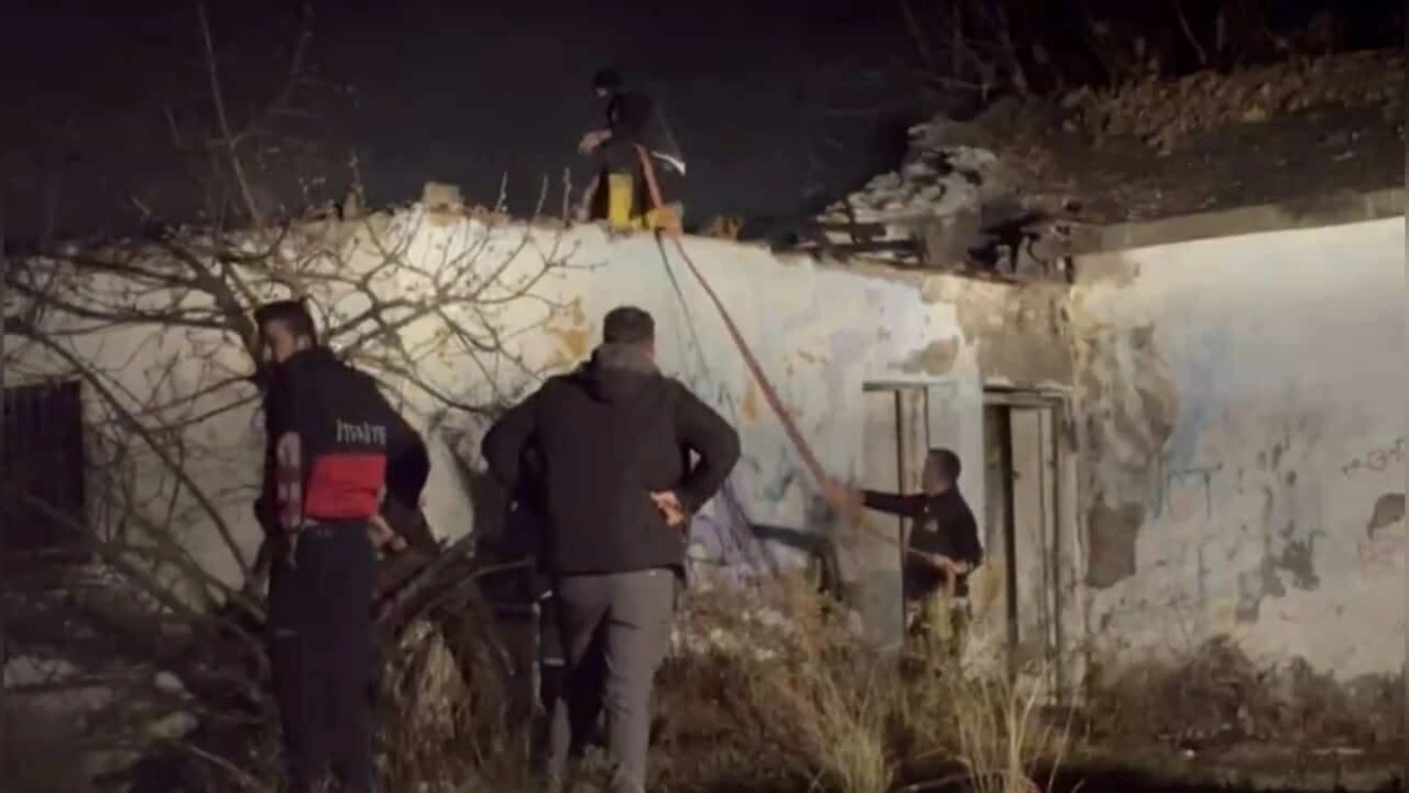 Osmaniyede tarihi köy enstitüsünde çıkan yangın söndürüldü