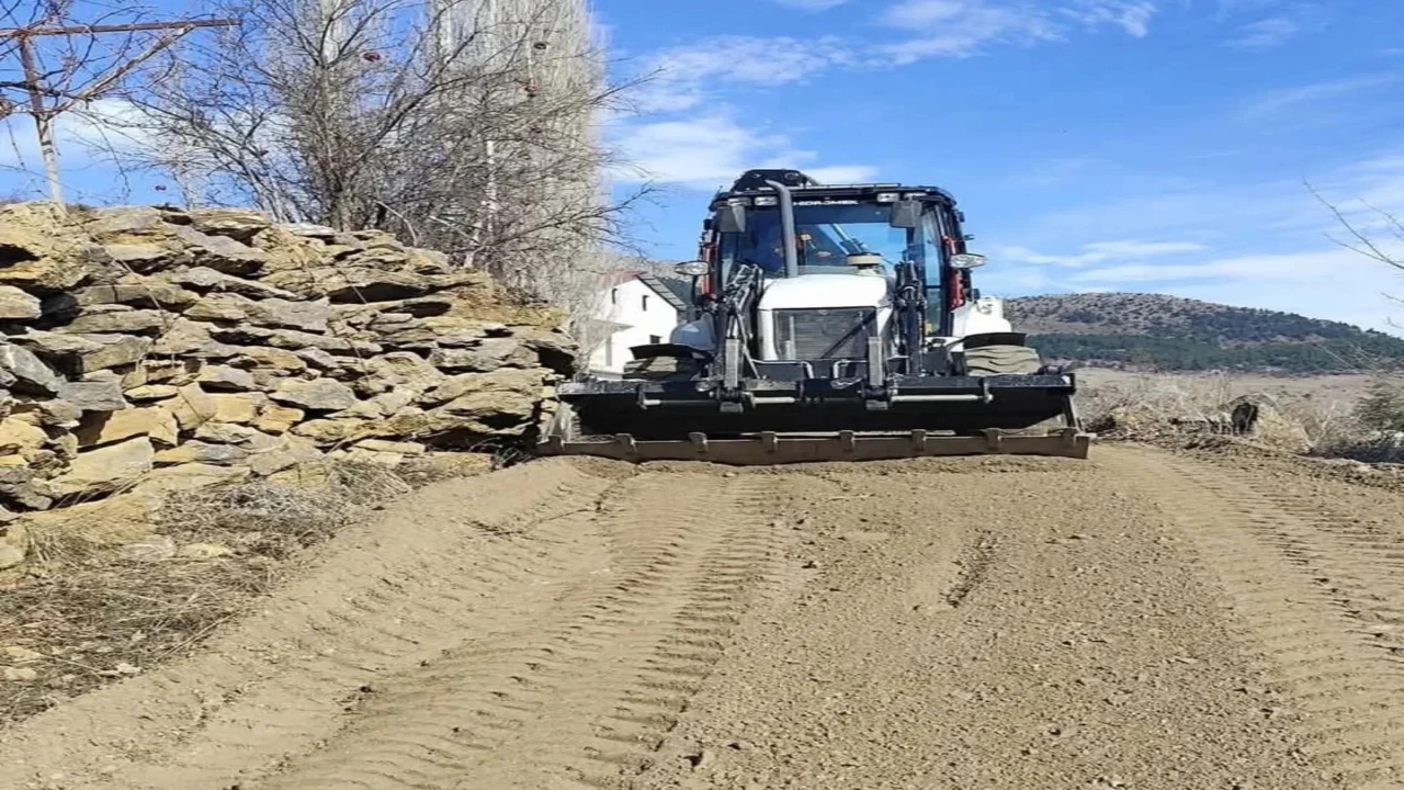 Saimbeyli Belediyesi, yol yapım çalışmalarını sürdürüyor