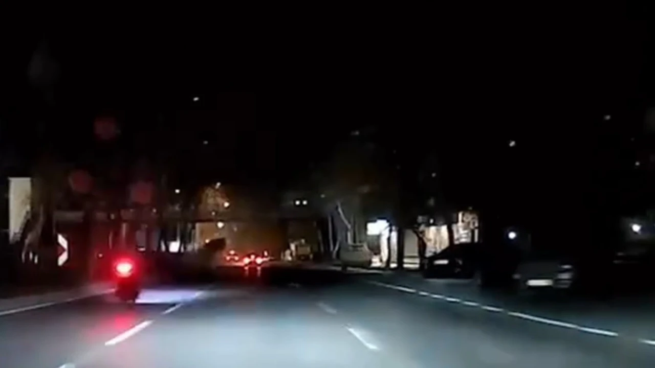 3 kişinin yaralandığı kaza araç kamerasında