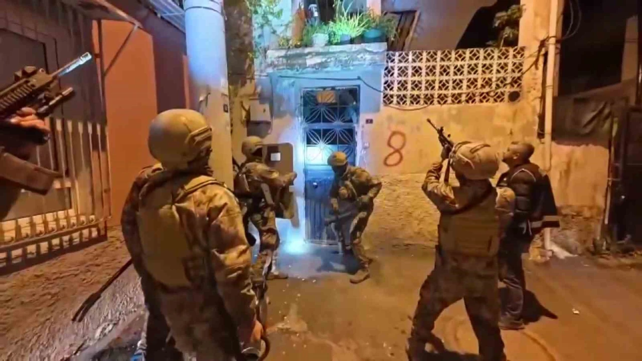 Adanada silah kaçakçılarına şafak operasyonu: 11 şüpheli tutuklandı