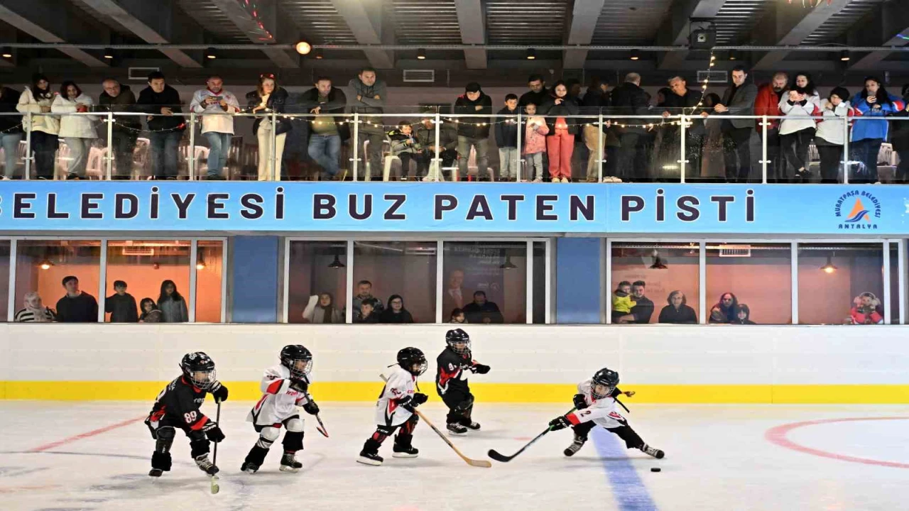 Akdenizin ilk ve tek doğal buz pisti yeniden açıldı