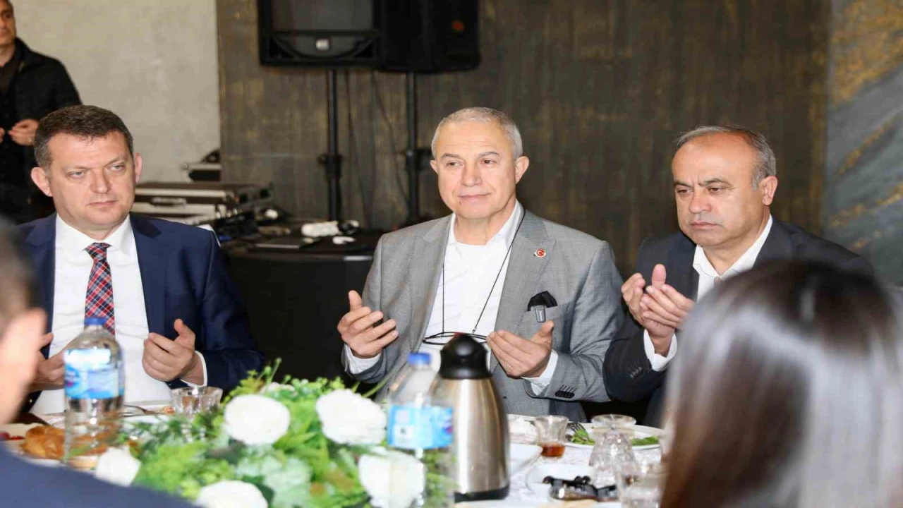 Alanya Belediye Başkanı Özçelik: Muhtarlarla uyumlu çalışmamız hizmete hız kazandıracak