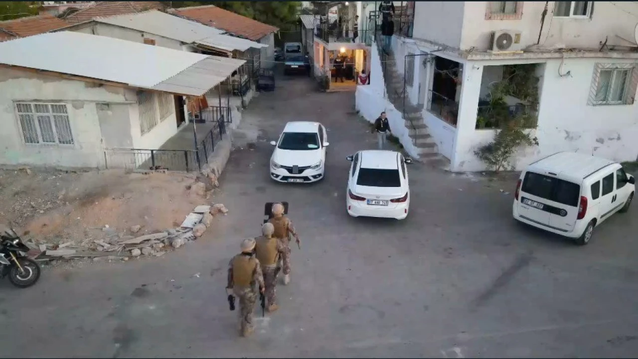 Antalyada 25 adrese helikopter ve dron destekli şafak operasyonu: 10 gözaltı