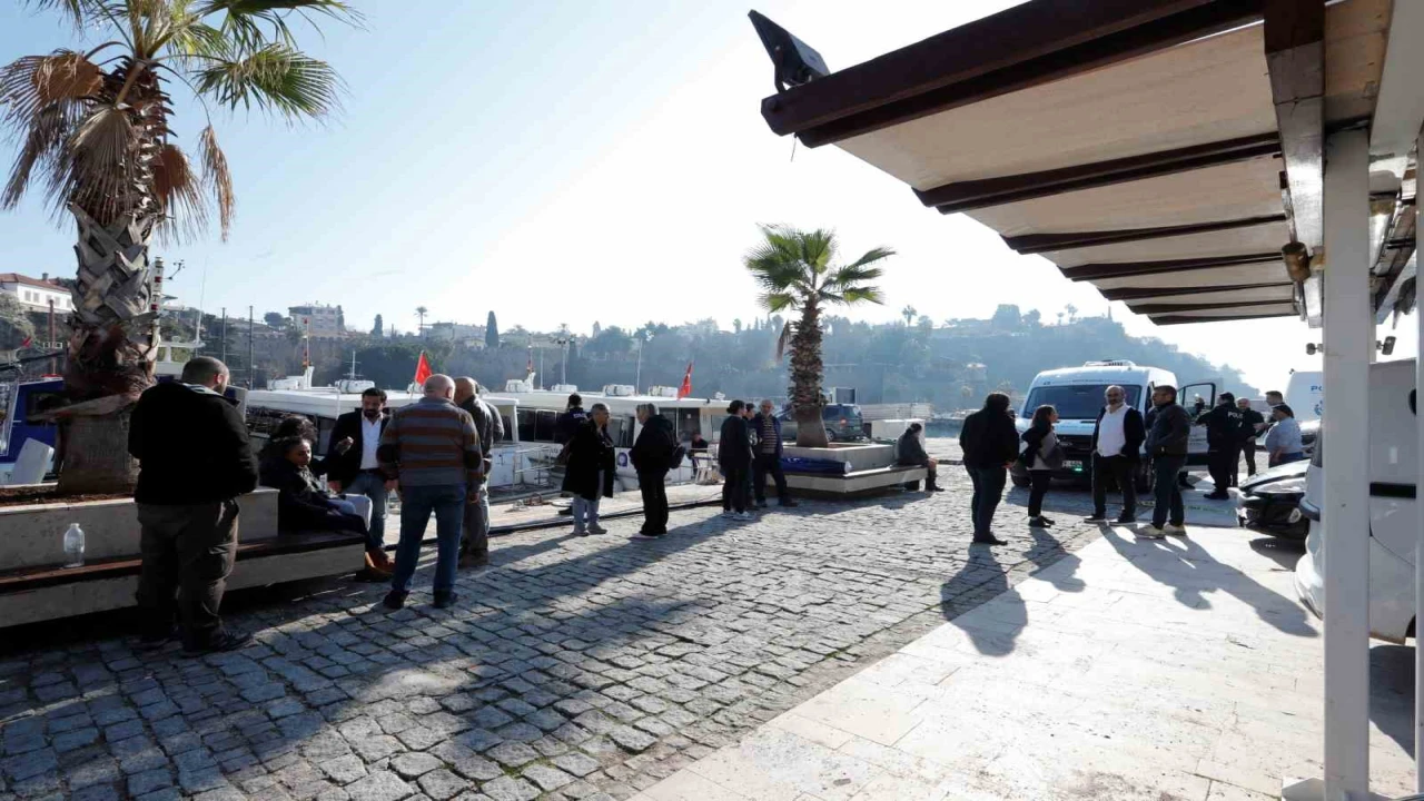 Antalyada bir gencin cansız bedeni bulundu, acılı anne “18e bunun için mi girdi” diyerek gözyaşlarına boğuldu
