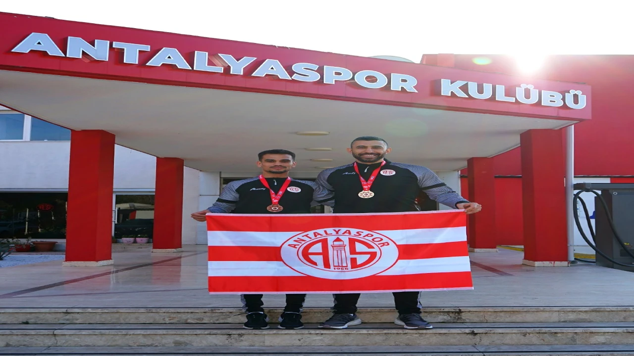 Antalyaspordan, Türkiye Kick Boks Şampiyonasında 1 altın, 1 bronz madalya