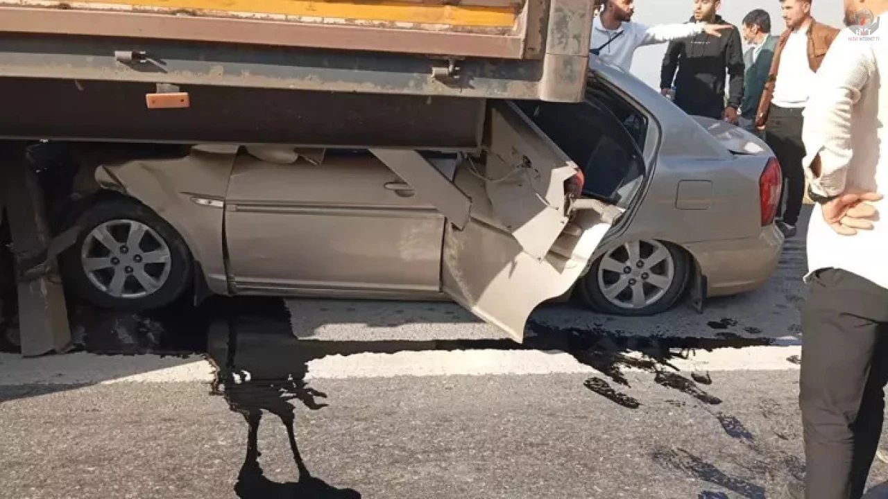 Hatayda otomobil tırın altına girdi: 2 kişi yaralandı