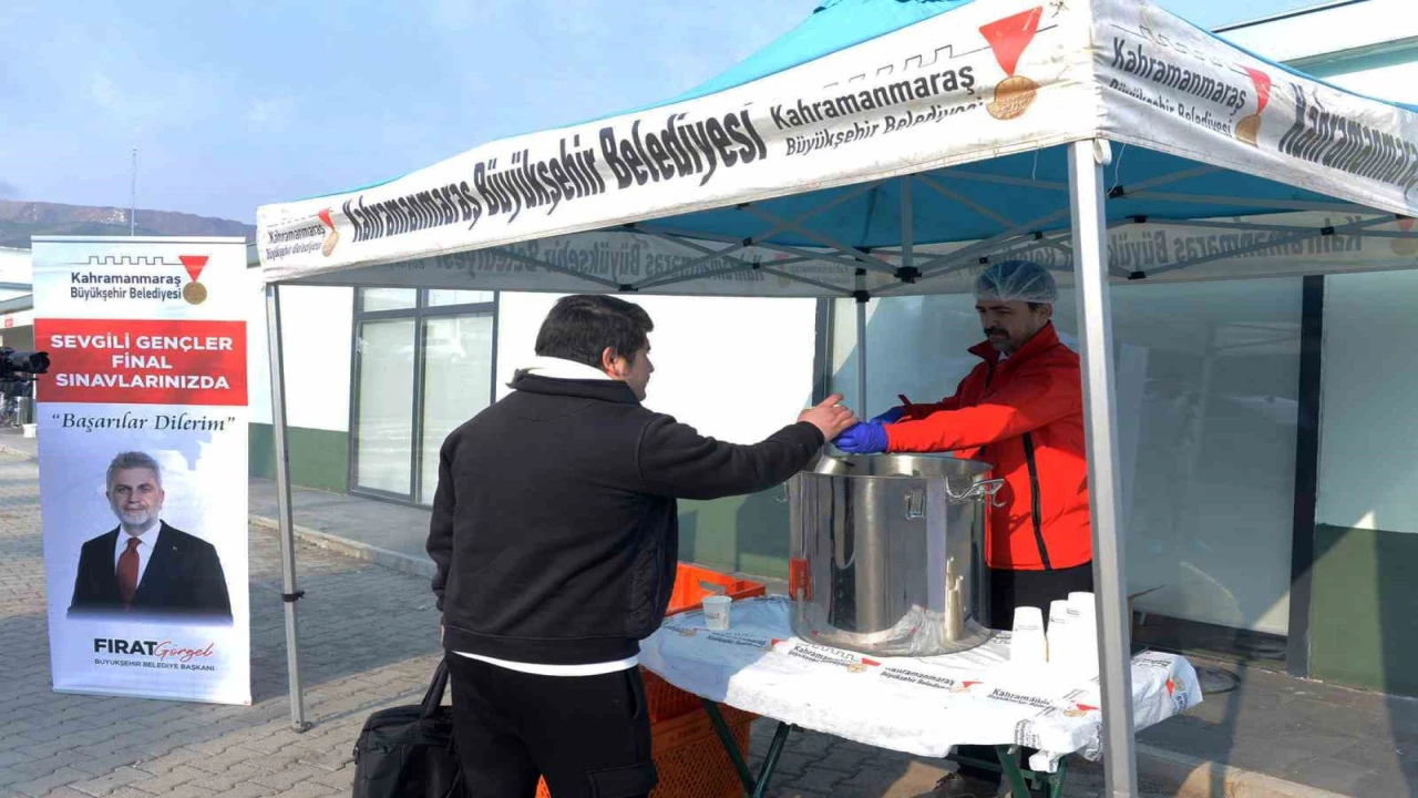 Kahramanmaraşta öğrencilere sıcak çorba ikramı