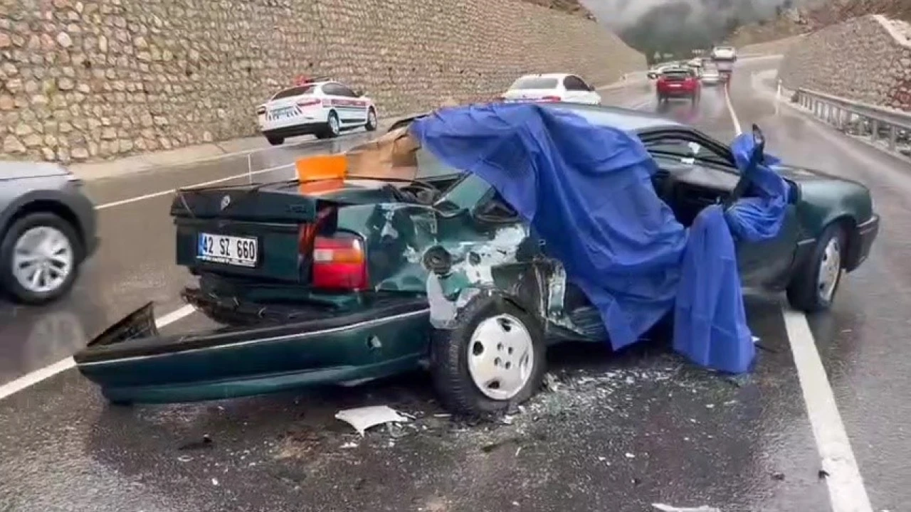 Manavgatta 150 metre arayla art arda 2 farklı kazada 5 yaralı