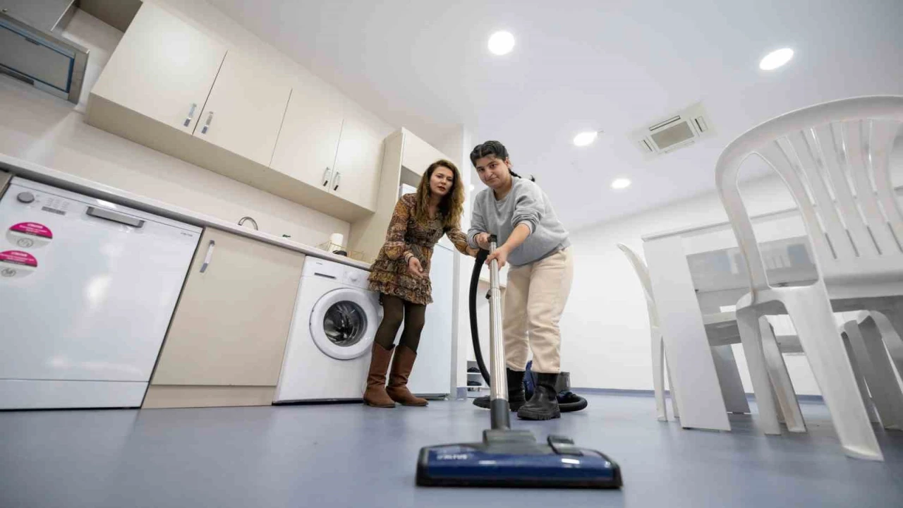 Mersinde özel bireyler için Uygulama Evi hayatı geçirildi