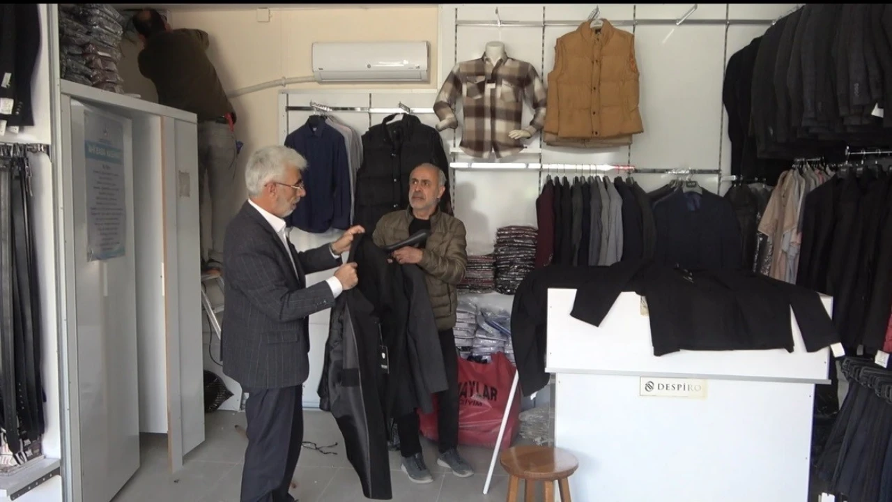 Osmaniyede kurulan Cumhuriyet Çarşı hizmete başladı