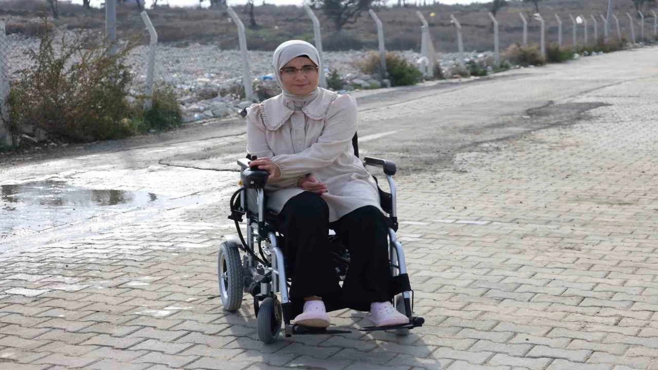 36 saat enkaz altında kalarak yaşama tutunan Türkanın hayatı hediye edilen tekerlekli sandalyeyle kolaylaştı