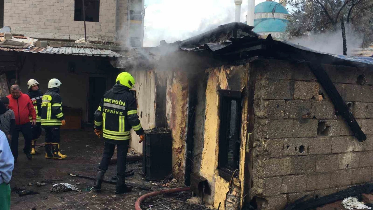 6 kişilik ailenin yaşadığı ev alev alev yandı