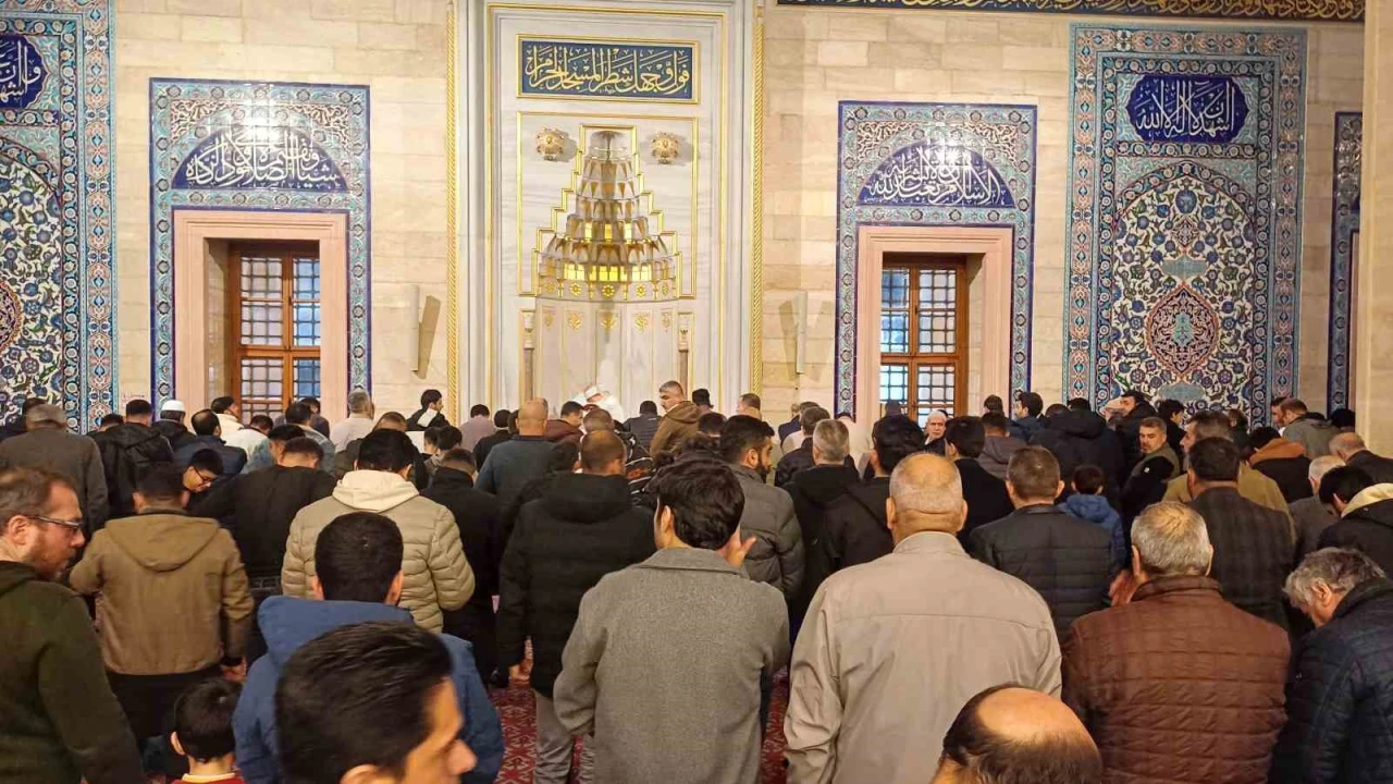 Adanada ilk teravih namazı kılındı
