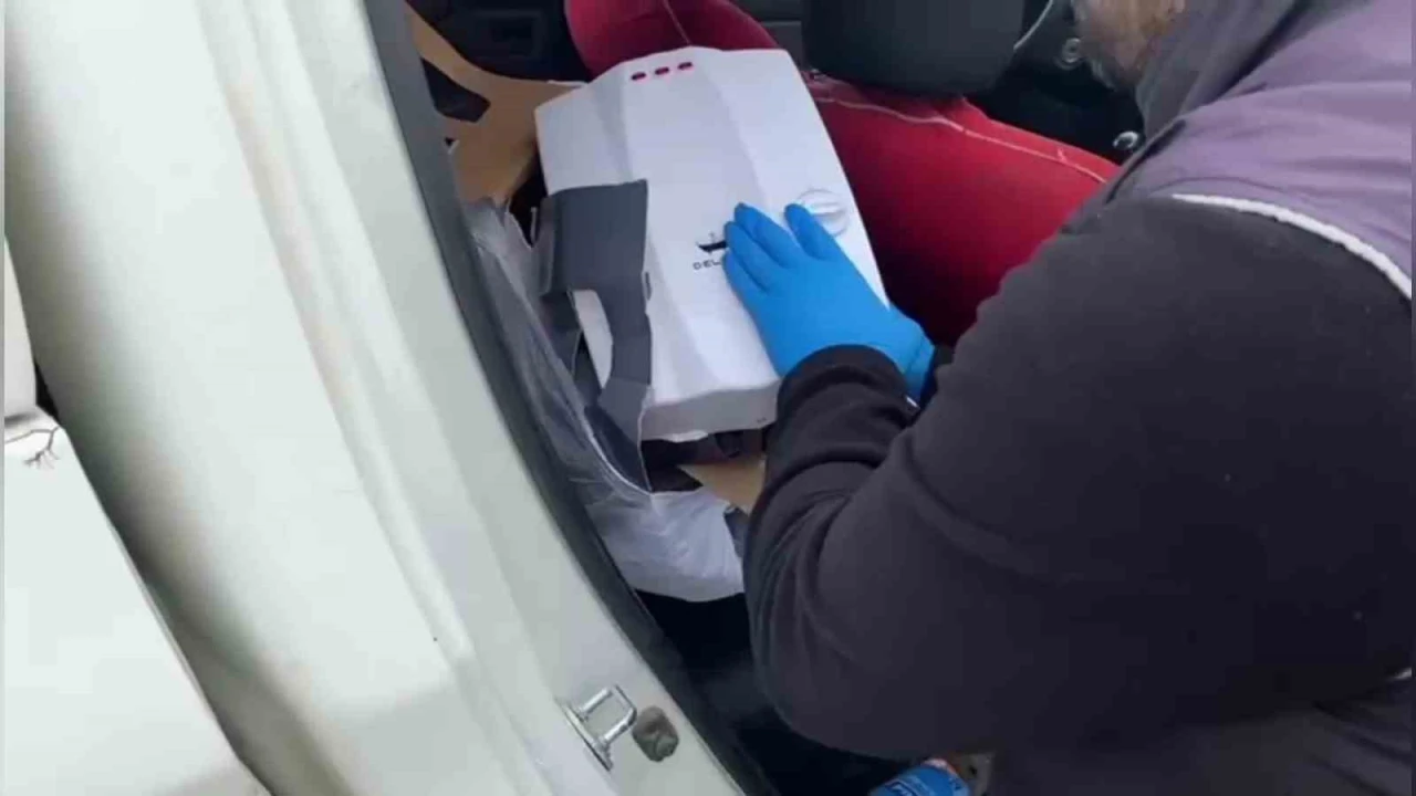 Adanada şofbene zulalanmış uyuşturucuya 2 tutuklama