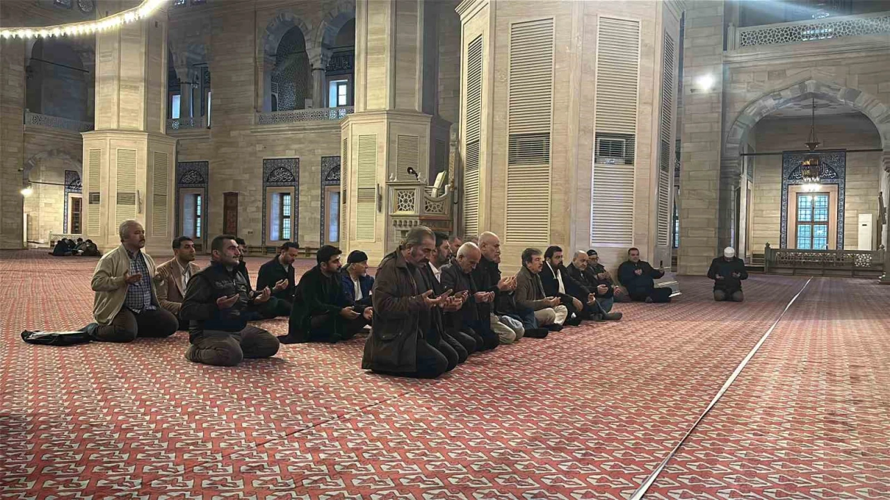 Adanalılar Ferdi Tayfurun mevlidine ilgi göstermedi