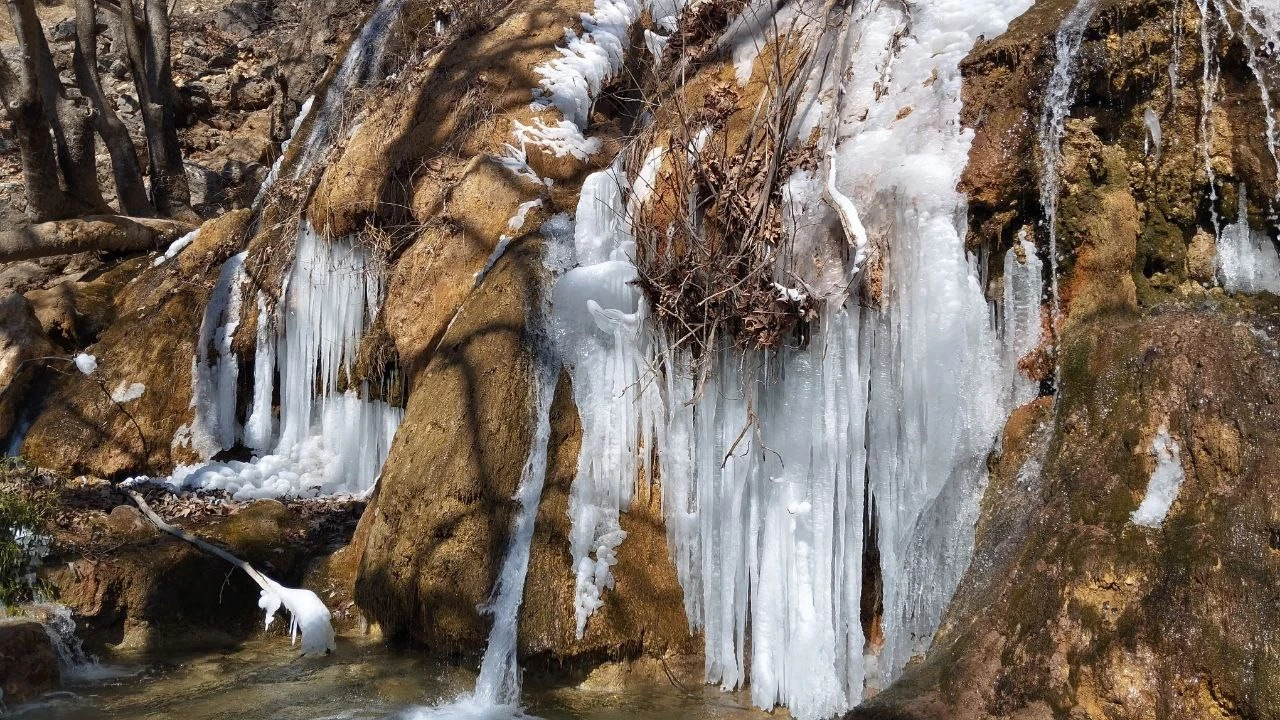Adananın kuzeyi buz tuttu