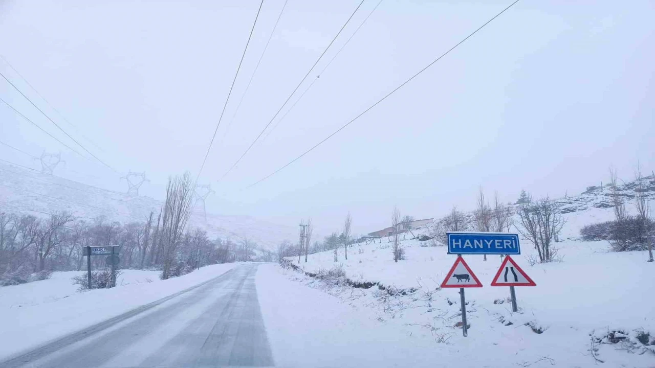Adananın yüksek kesimlerinde kar yağışı etki oluyor