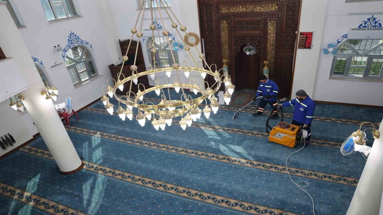 Akdeniz Belediyesi camileri Ramazana hazır hale getirdi