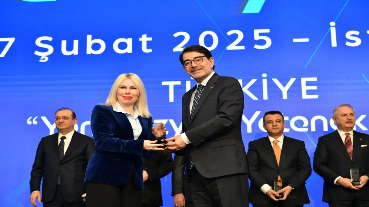 Akdeniz Üniversitesine Kariyer Gelişiminde En Etkin Üniversite ödülü