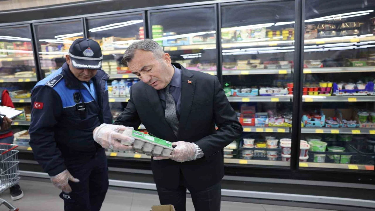 Akdeniz zabıtası zincir marketleri denetledi