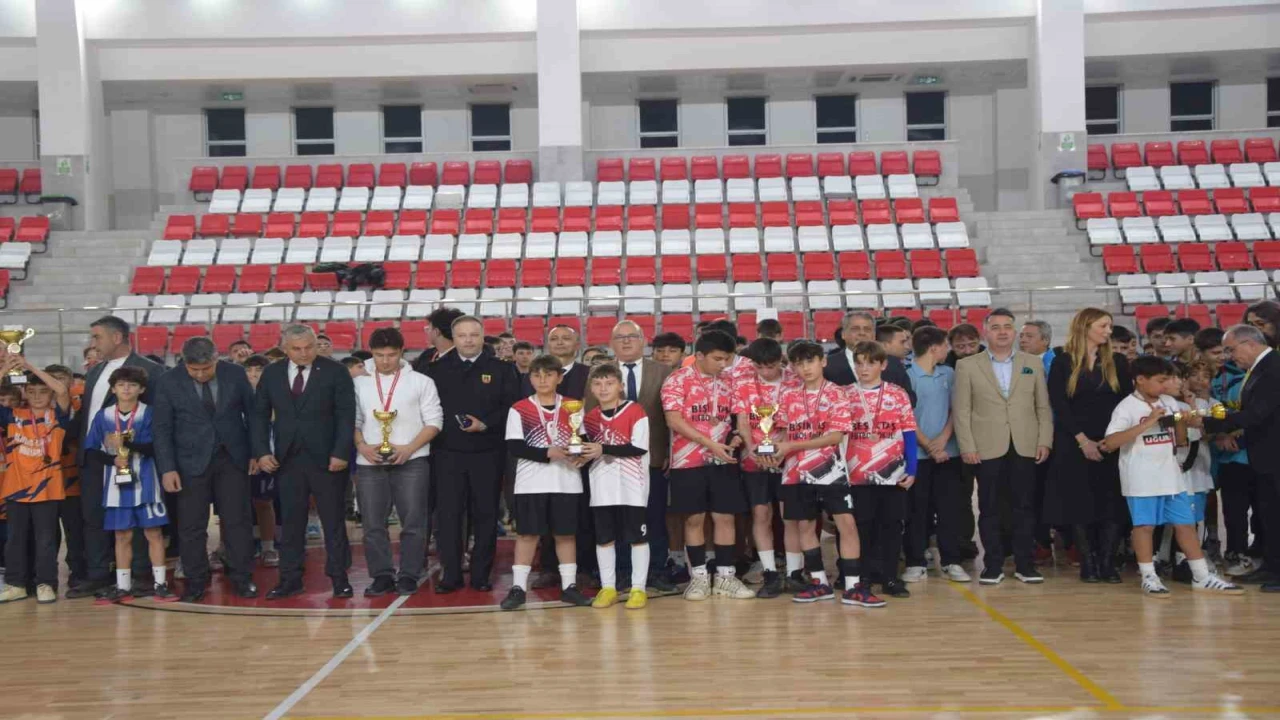 Aksuda Okul Sporları Futsal Turnuvası sona erdi