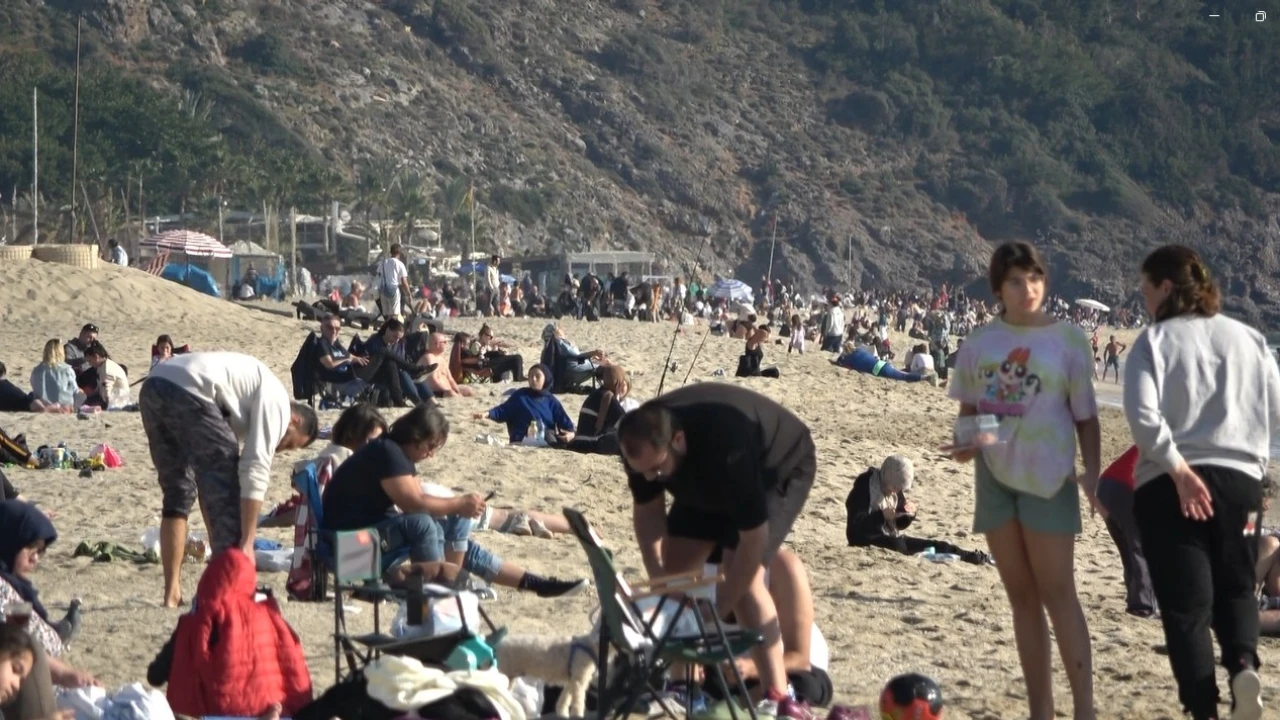 Alanyada sıcaklıklar 20 derecenin üzerine çıktı, plajlar doldu