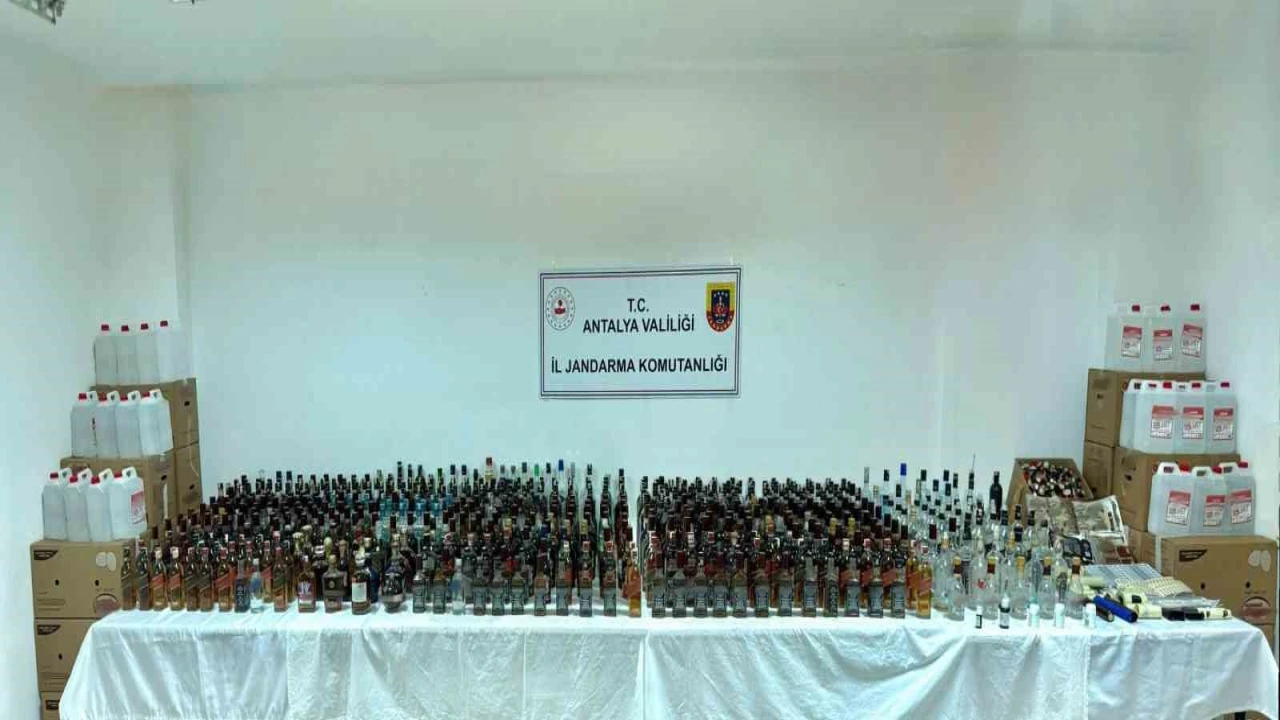 Antalyada 5 bin litre kaçak/sahte alkol ele geçirildi