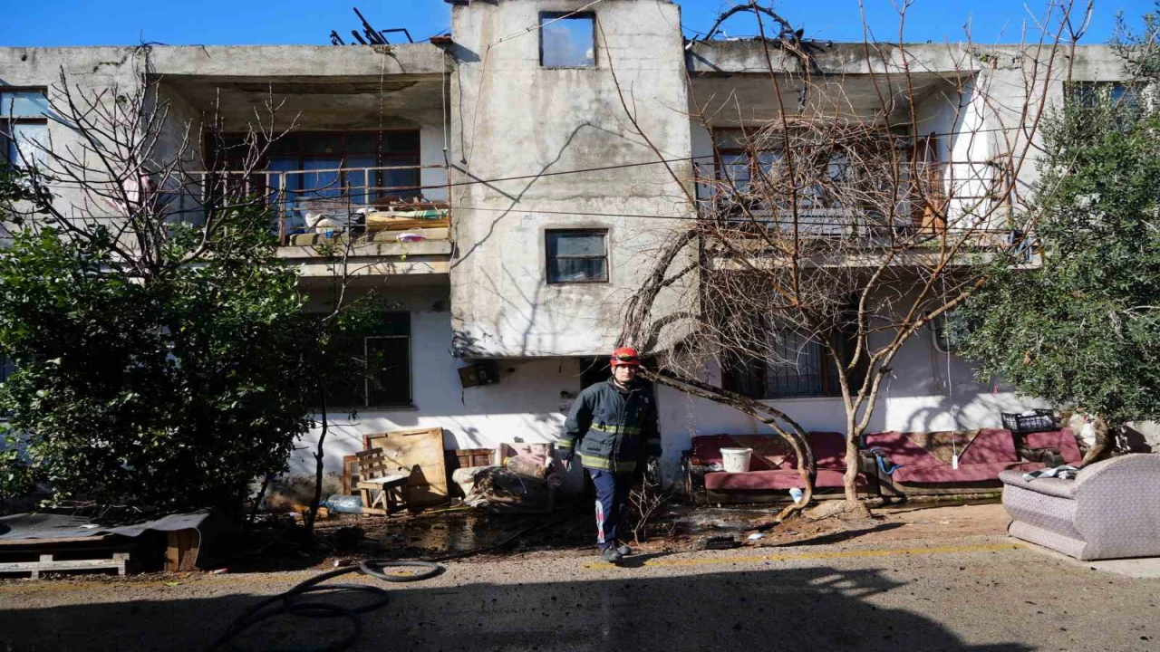 Antalyada apartman boşluğunda çıkan yangın korku dolu anlar yaşattı