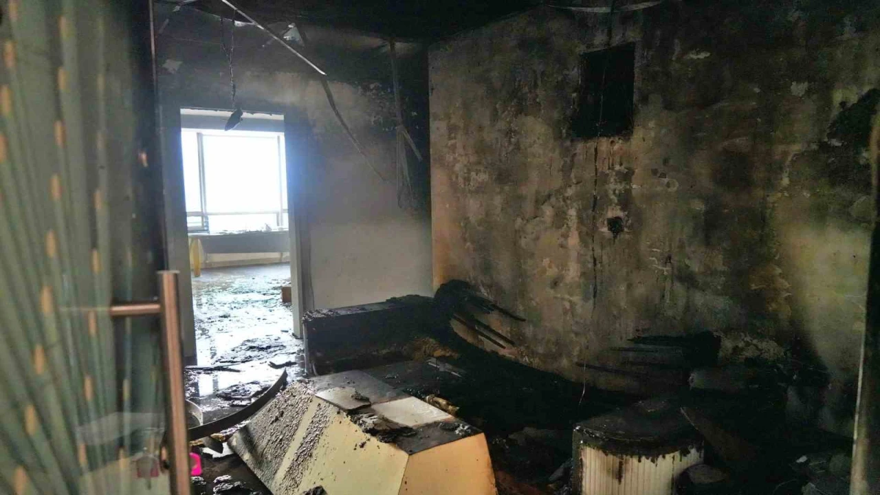 Antalyada ofis yangını: 1 buçuk milyon TLlik mal kaybı