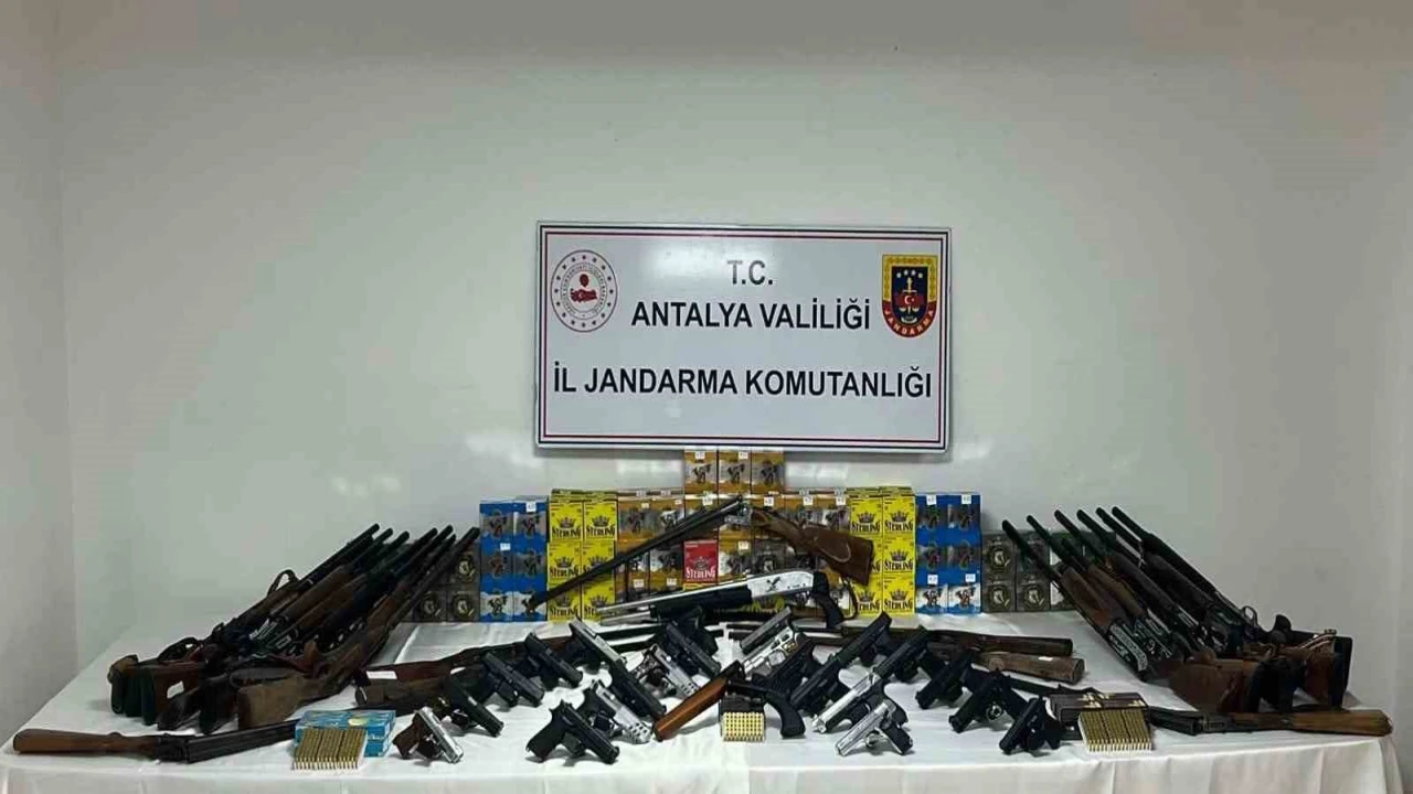Antalyada ruhsatsız silah operasyonu, 22 şüpheli hakkında işlem başlatıldı