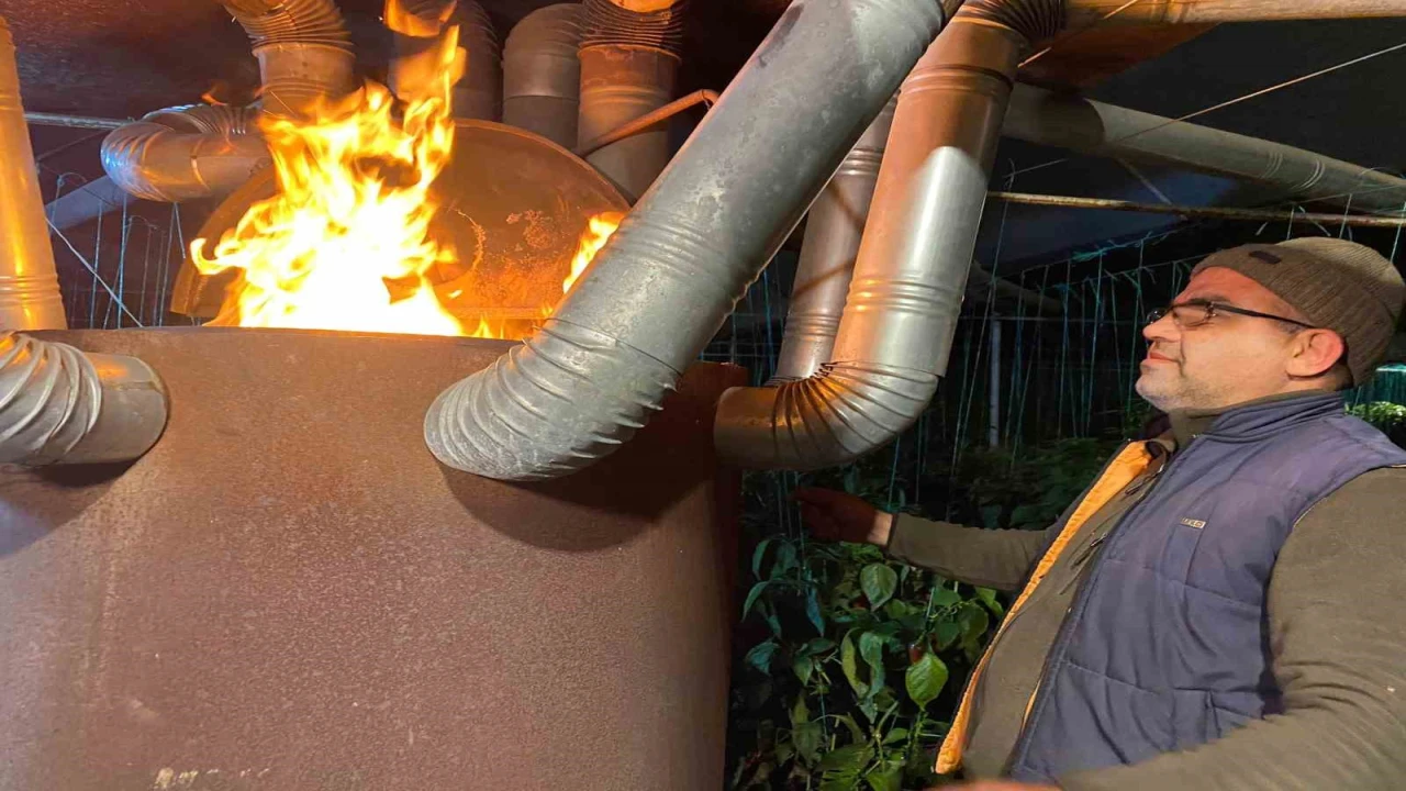 Antalyada sıcaklık gece sıfırın altına düştü, seralarda zirai don nöbeti başladı