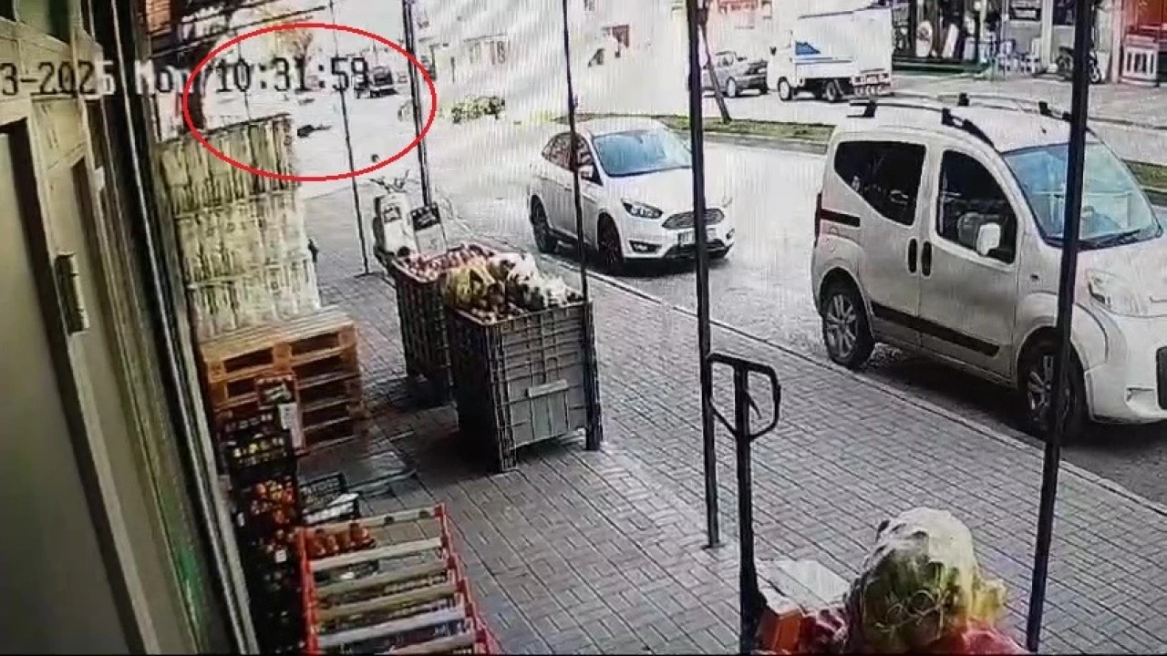 Antalyada U dönüşü yapan otomobil, motosiklet ile çarpıştı: 1 yaralı