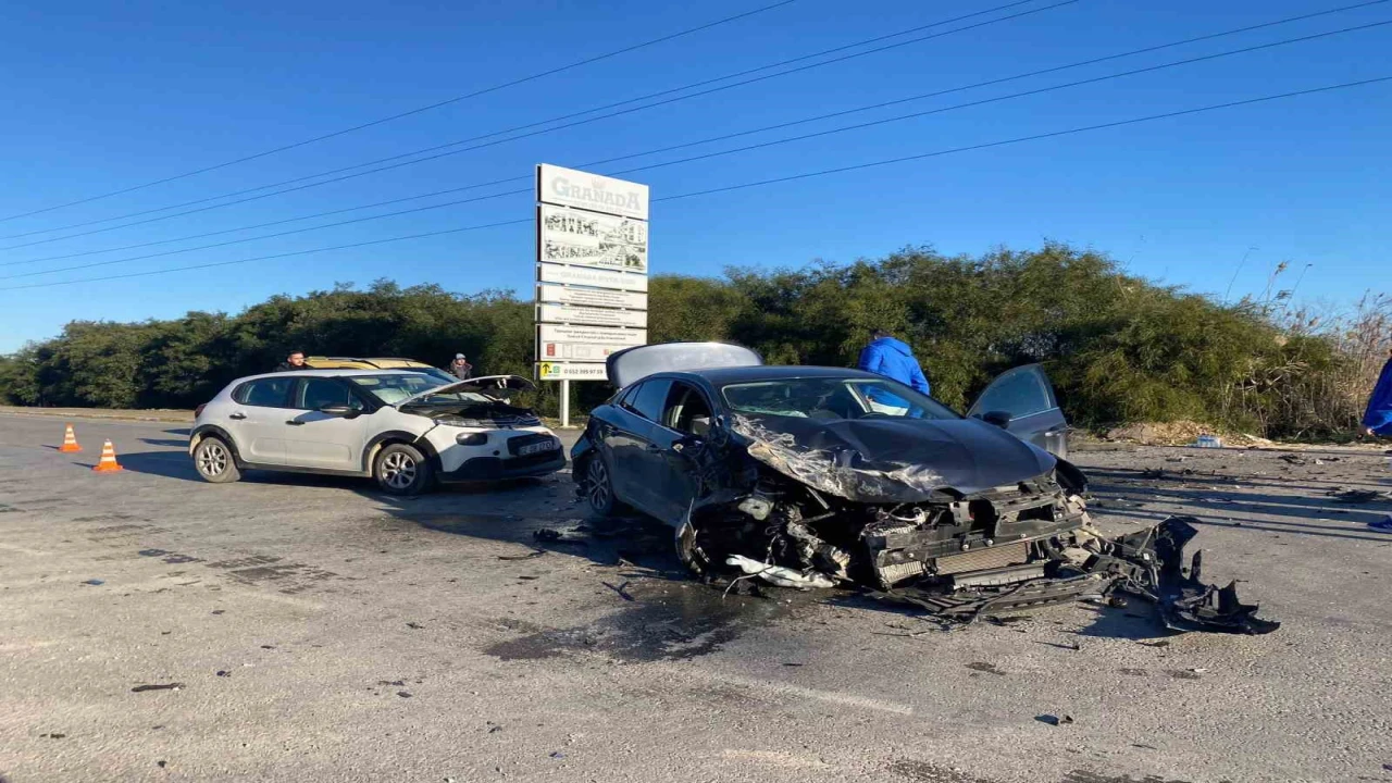 Antalyada zincirleme kaza: 2 yaralı