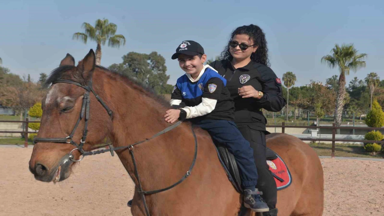 Atlı polis olmayı hayal eden Poyrazın çizdiği resim gerçeğe dönüştü